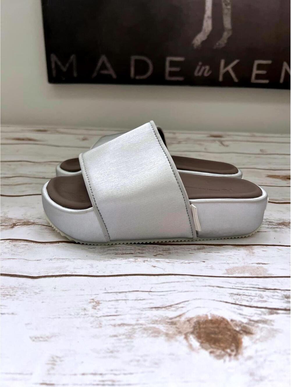 Adidas Yohji Yamamoto Y-3 Silver 2” Platform Slide -US men’s size 5/Women’s 6)